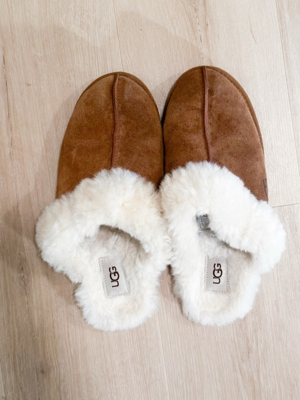 Women's UGG Scuffette II Slippers in Chestnut Size 9